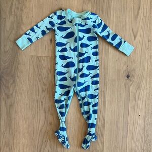 Hanna Andersson whale footie pajamas 6-12 mo